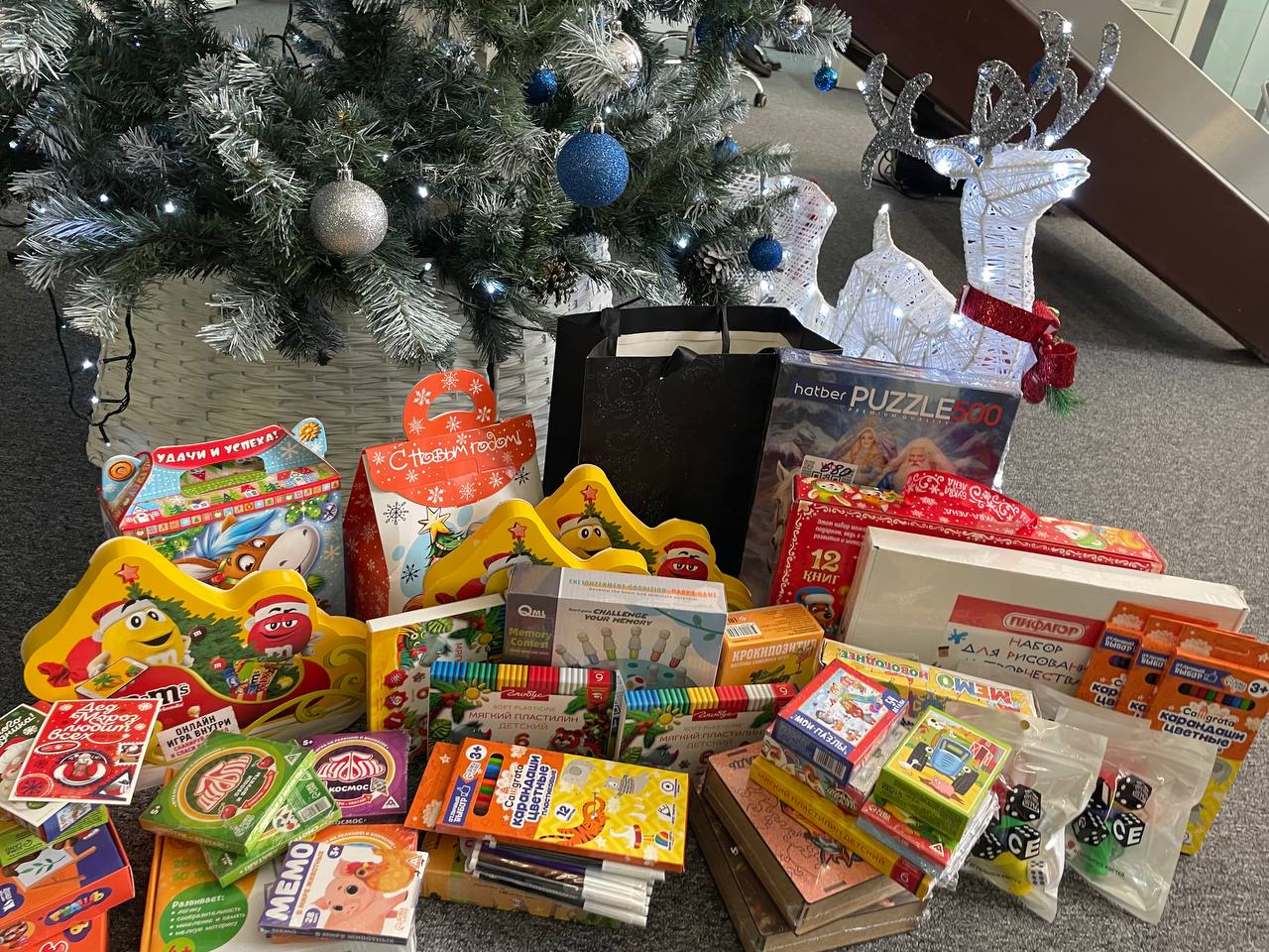 Сотрудники УЗПМ собрали более 200 новогодних подарков для детей, оказавшихся в трудной жизненной ситуации